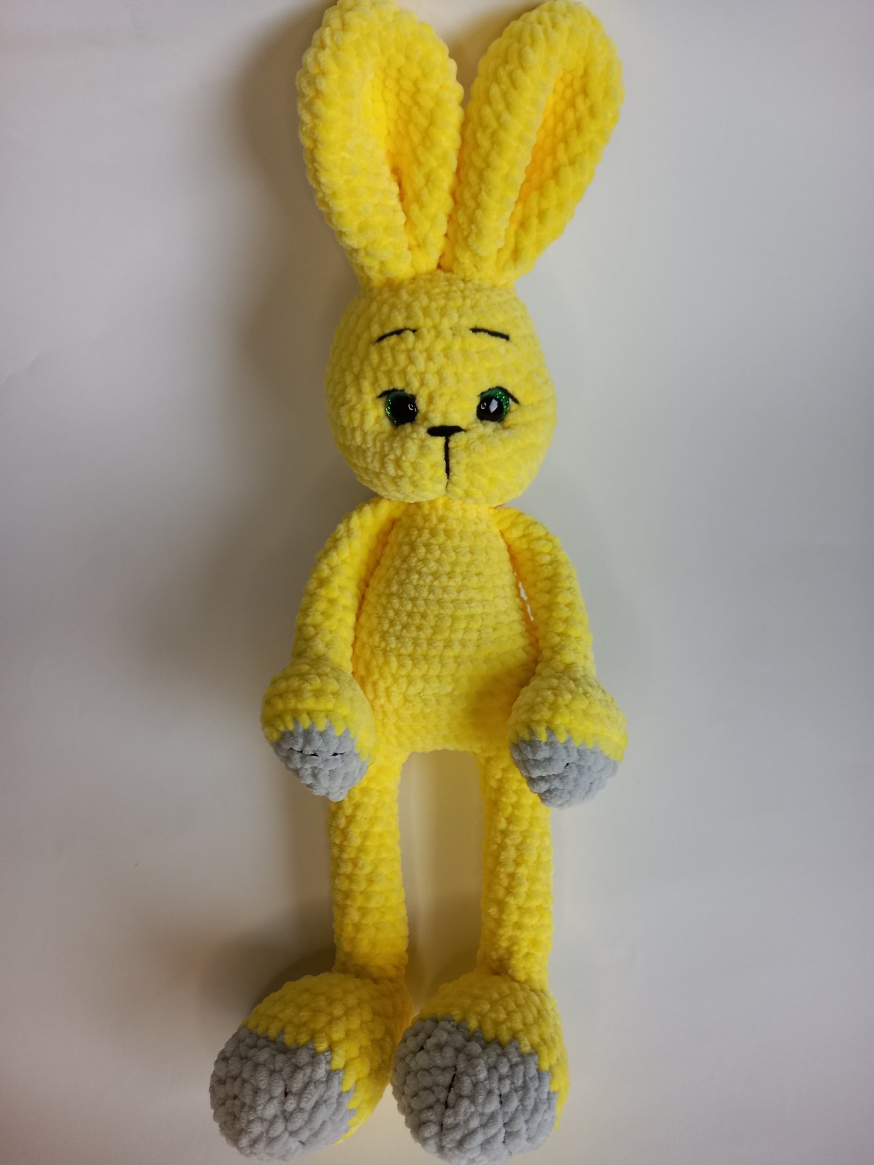 Rankų darbo nerta žaislas Ilgakojis Geltonas Kiškutis