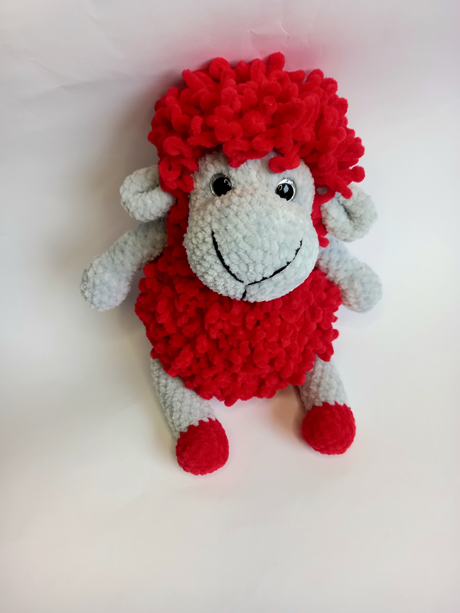 Rankų darbo nertas žaislas Maža Raudona Avytė