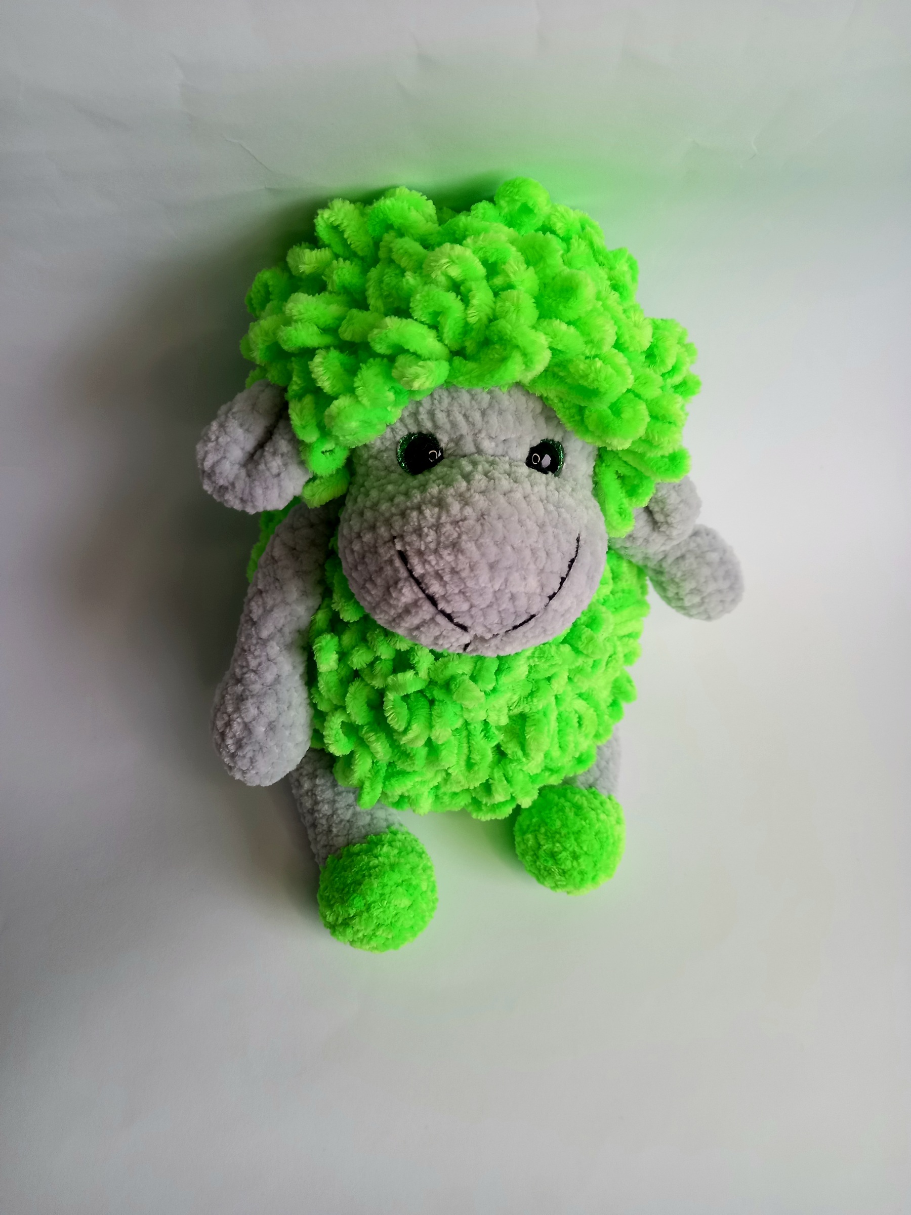 Rankų darbo nertas žaislas Maža Ryškiai Žalia Avytė