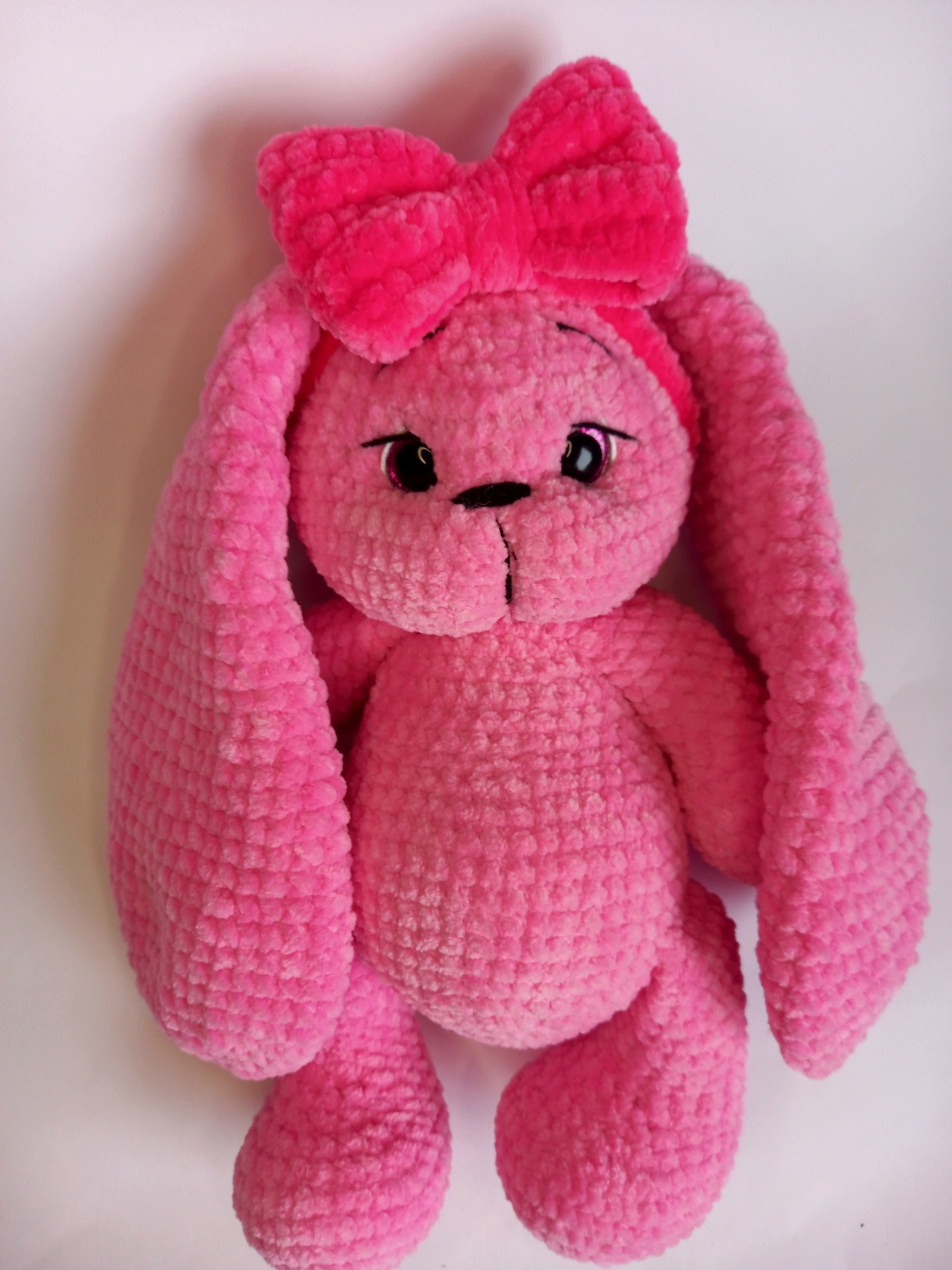 Rankų darbo nertas žaislas Rožinė Kiškutė