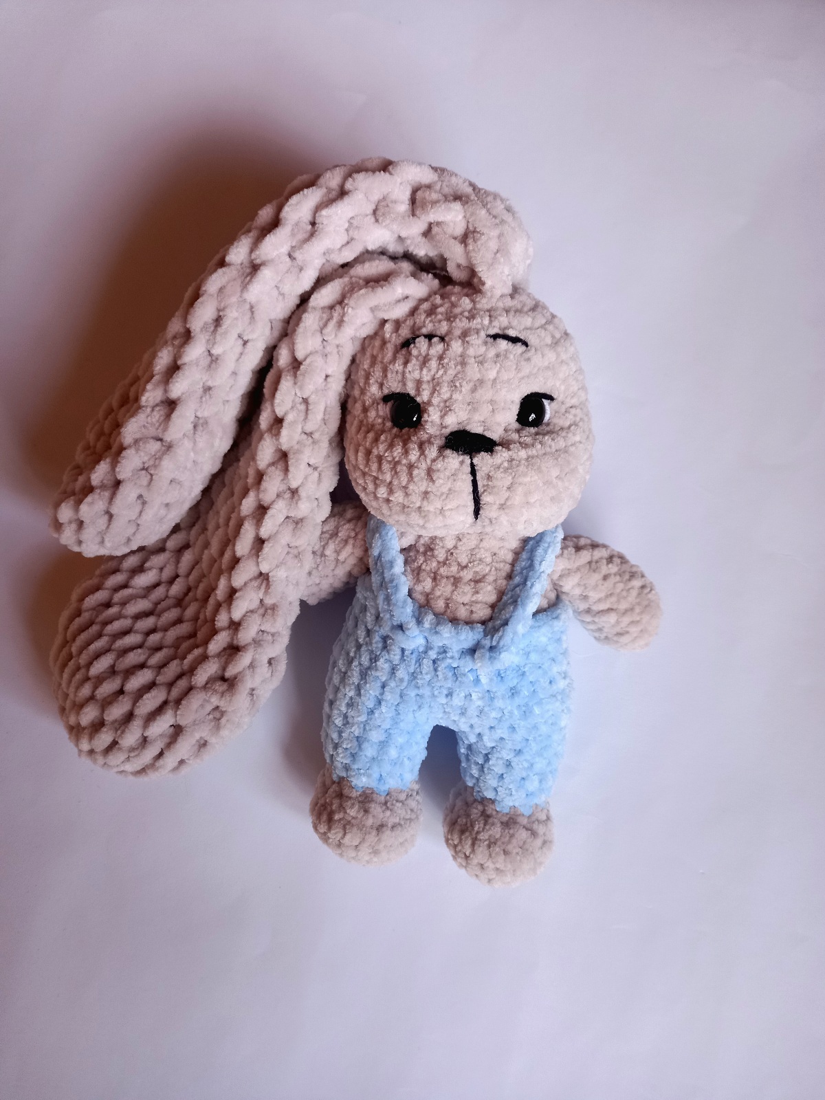 Rankų darbo nertas žaislas Kiškutis "Kruopiukas"