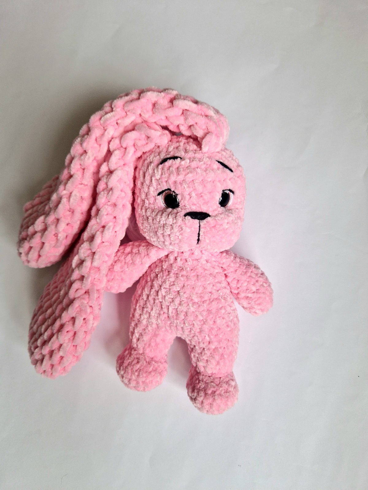 Rankų darbo nertas žaislas Švelniai rožinė Kiškutė "Kruopytė"