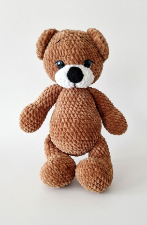 Rankų darbo nertas žaislas Meškutis Tedis